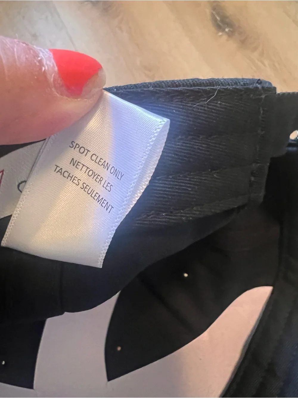 Guess classic black